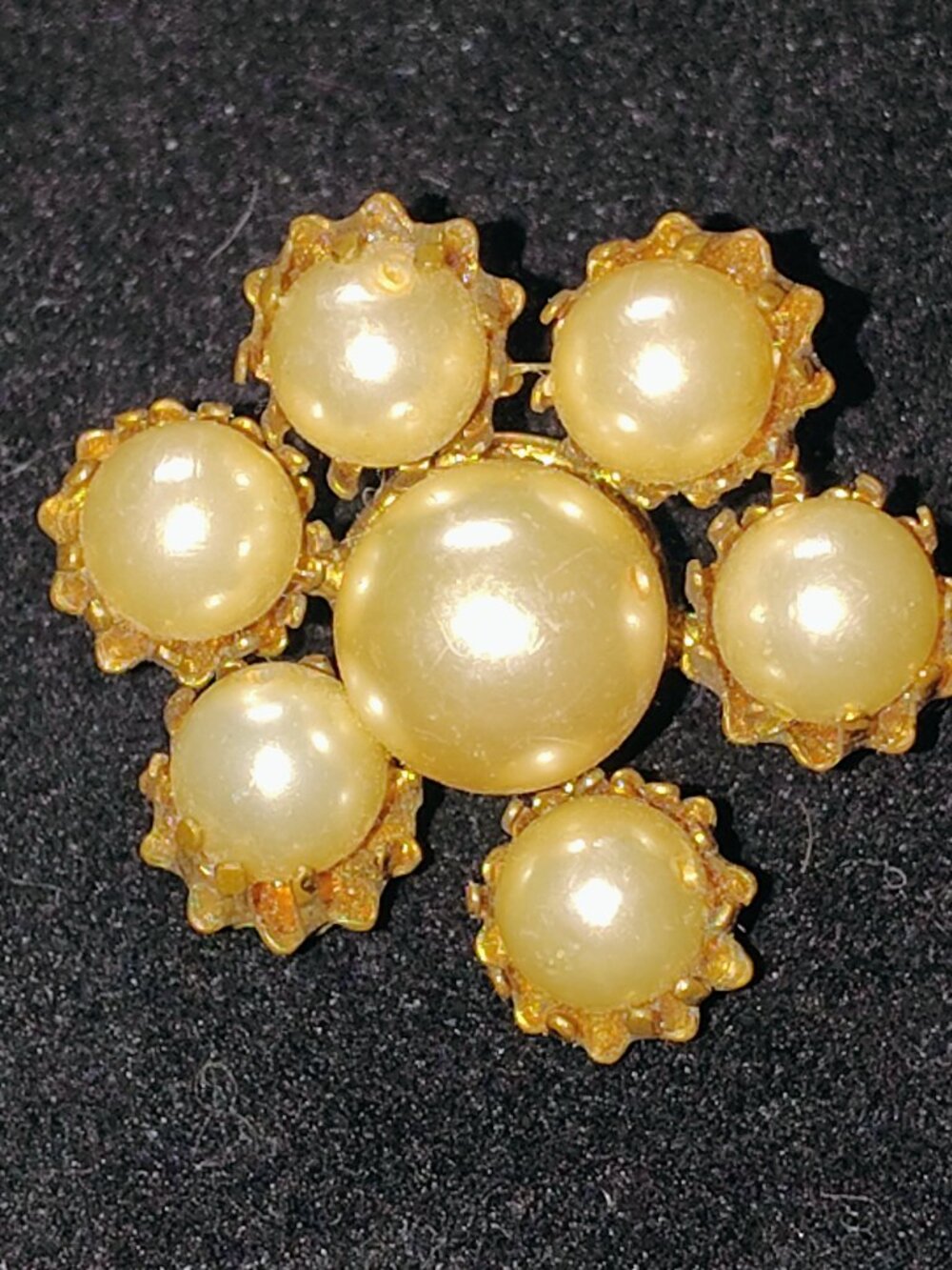 Vintage Gold‑Tone Faux Pearl Floral Cluster Brooch – Mid‑Century Multi‑Bezel